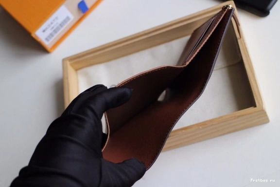 First bag ru VUITTON LOUIS WALLET VICTORINE 0804